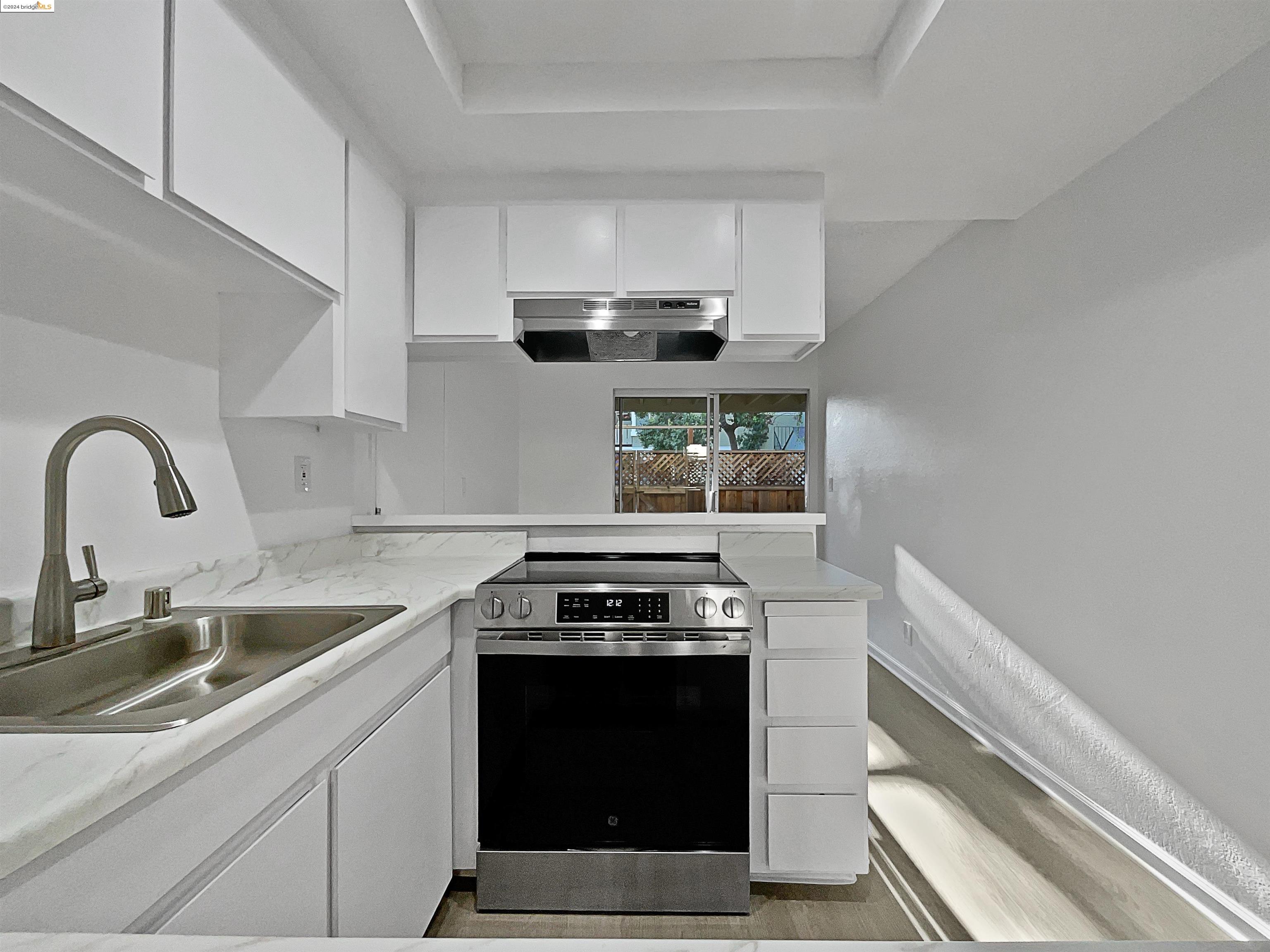 1023 Delna Manor Lane, Unit LANE San Jose, CA 95128 - Photo 23 of 38