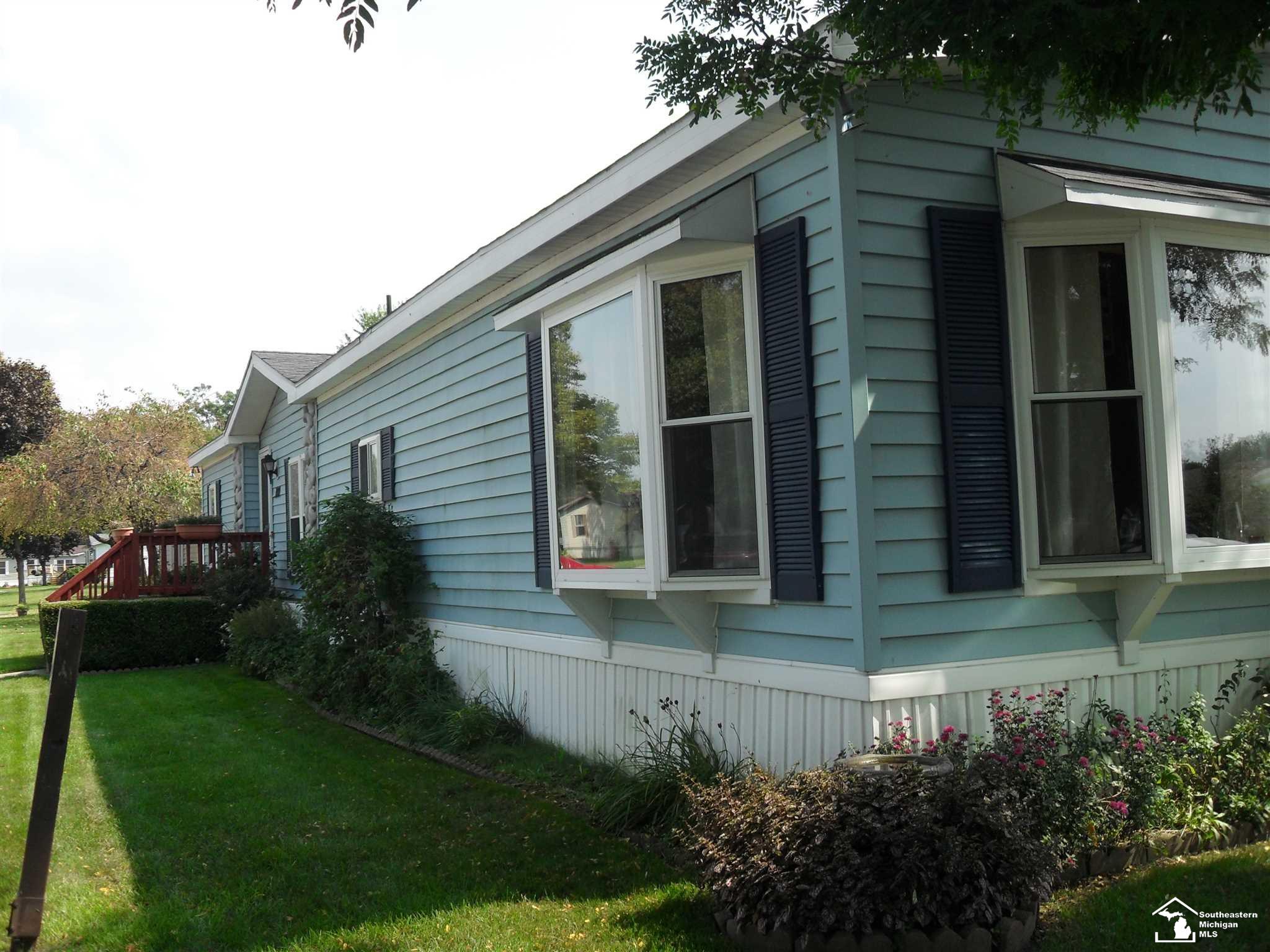 300 Highlands Temperance, MI 48182 - Photo 1 of 21