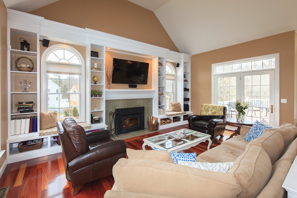 91 Brook Street Raynham, MA 02767 - Photo 5 of 29 Gallery Image 5