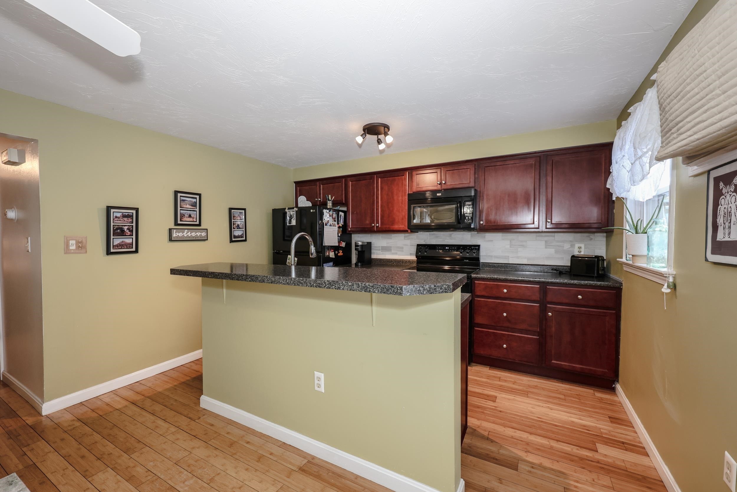 333 Circle Road Manchester, NH 03103 - Photo 13 of 44