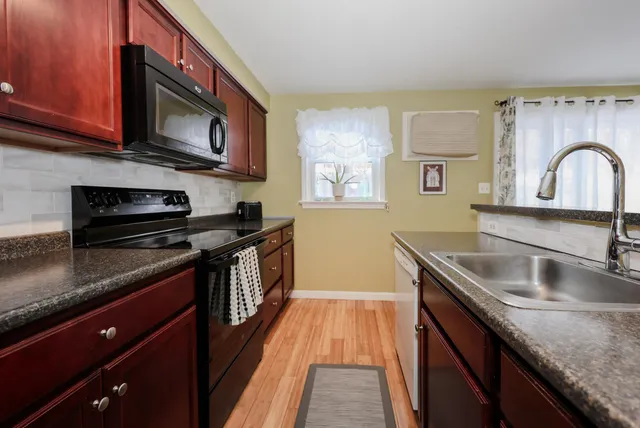 $325,000 | 333 Circle Road, Manchester, NH 03103