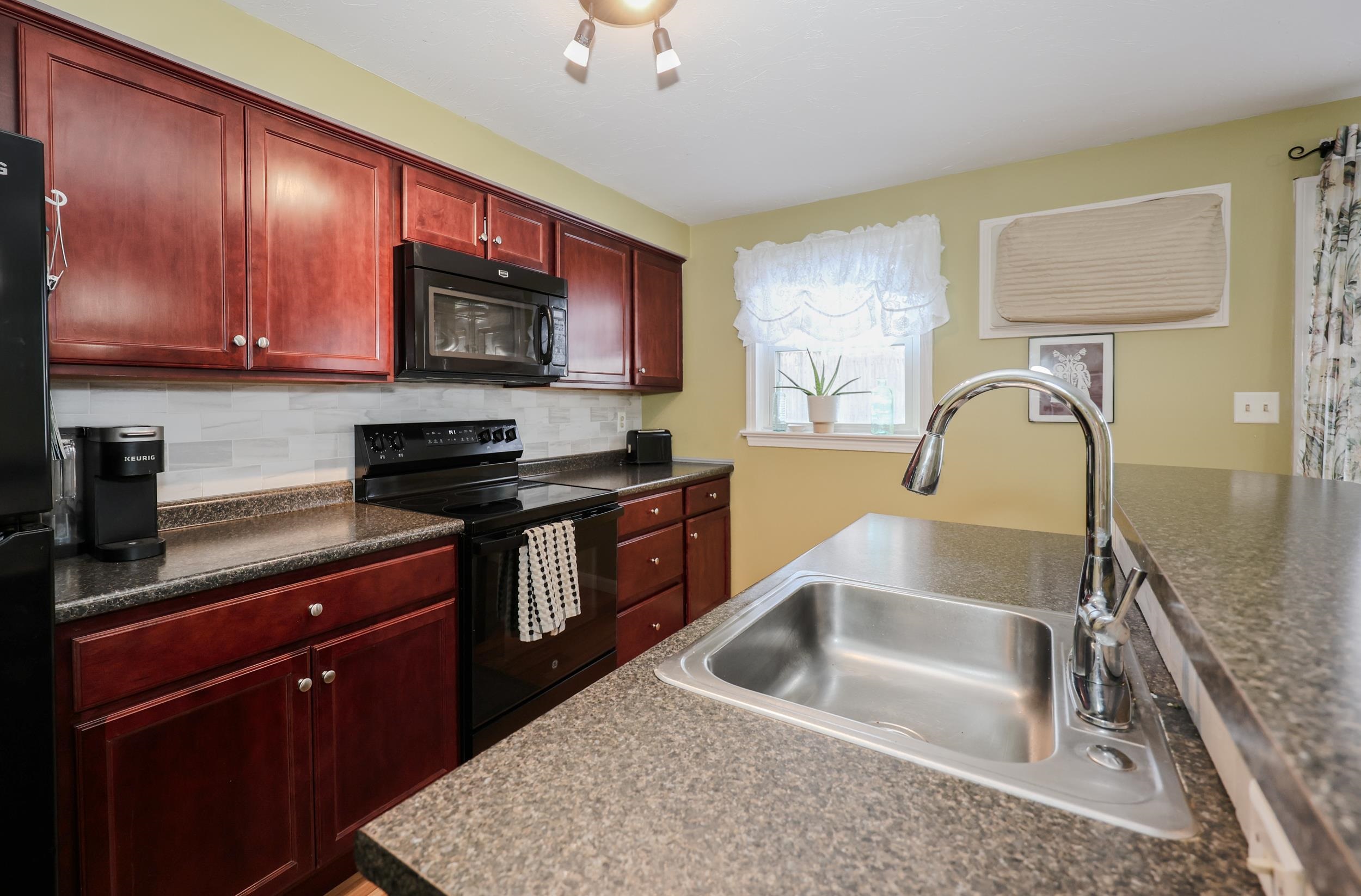 333 Circle Road Manchester, NH 03103 - Photo 10 of 44