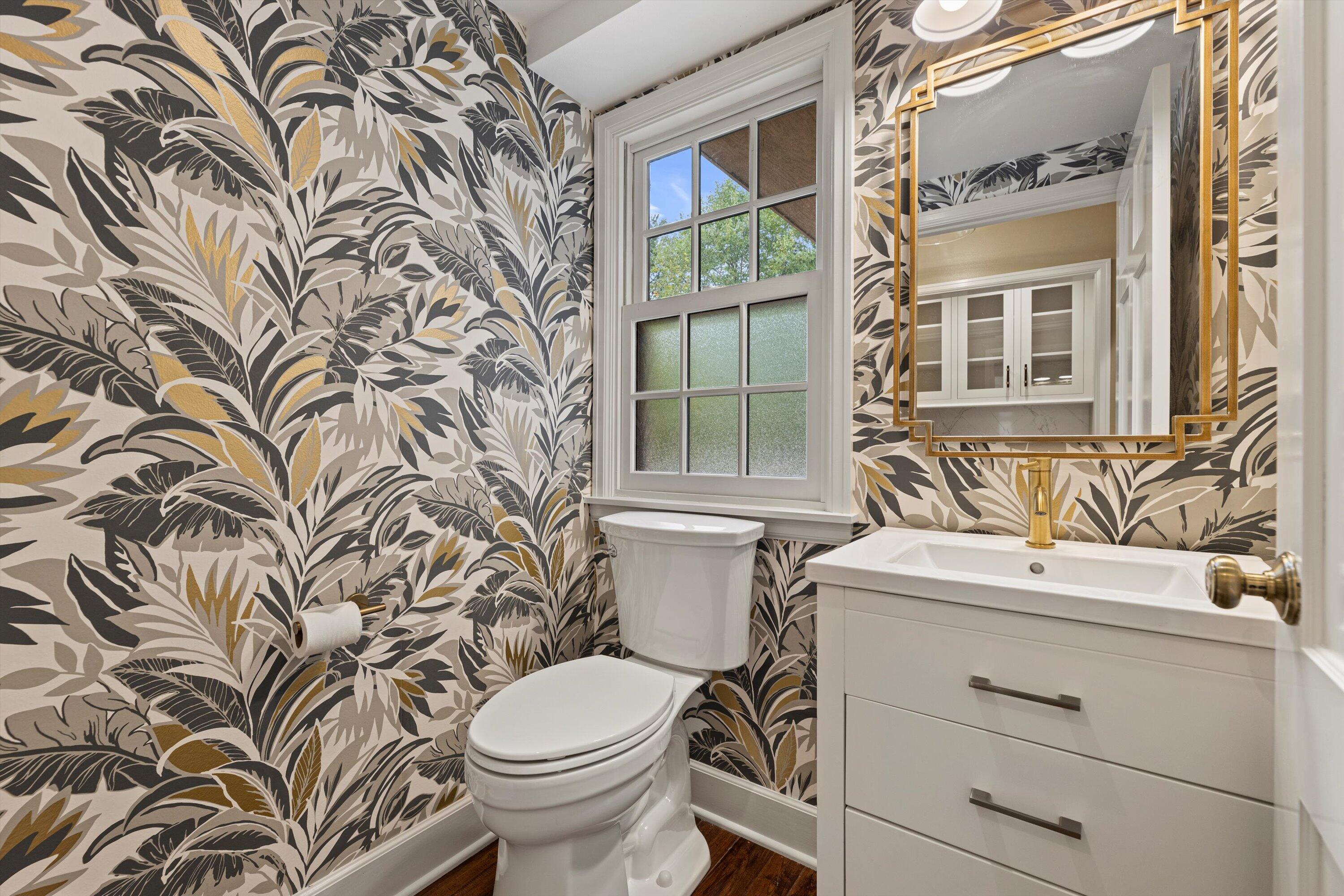 10060 North Range Line Road Mequon, WI 53092 - Photo 101 of 105 powder room