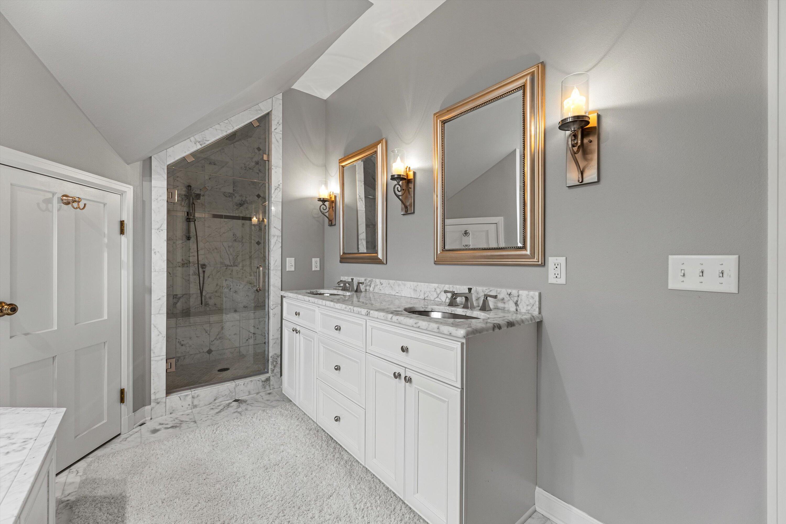 10060 North Range Line Road Mequon, WI 53092 - Photo 9 of 105 guest suite or au pair suite Luxurious brass in lay tile