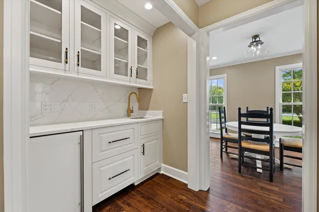 $2,690,000 | 10060 North Range Line Road, Mequon, WI 53092