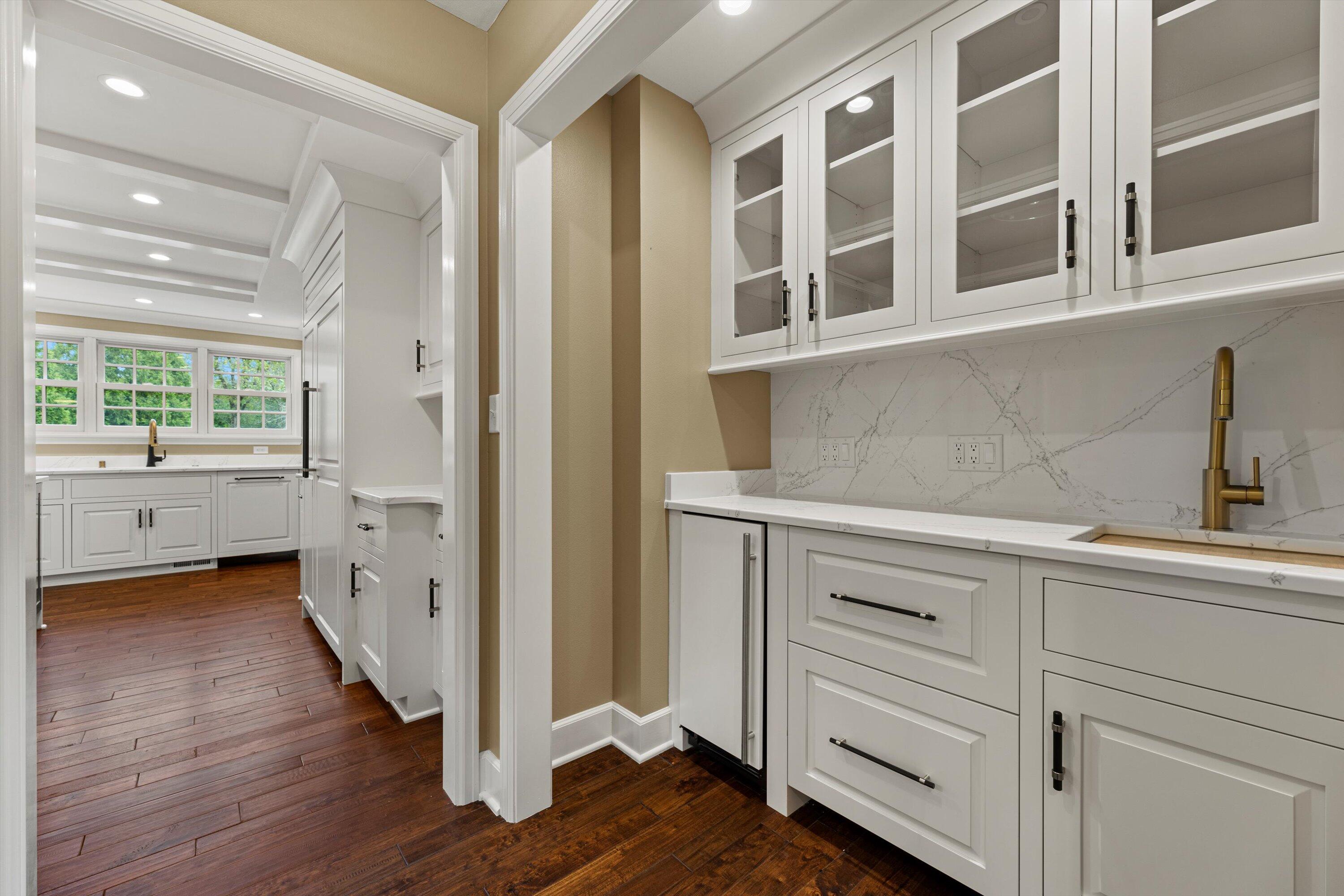 10060 North Range Line Road Mequon, WI 53092 - Photo 24 of 105 Subzero drawer fridge and freezer