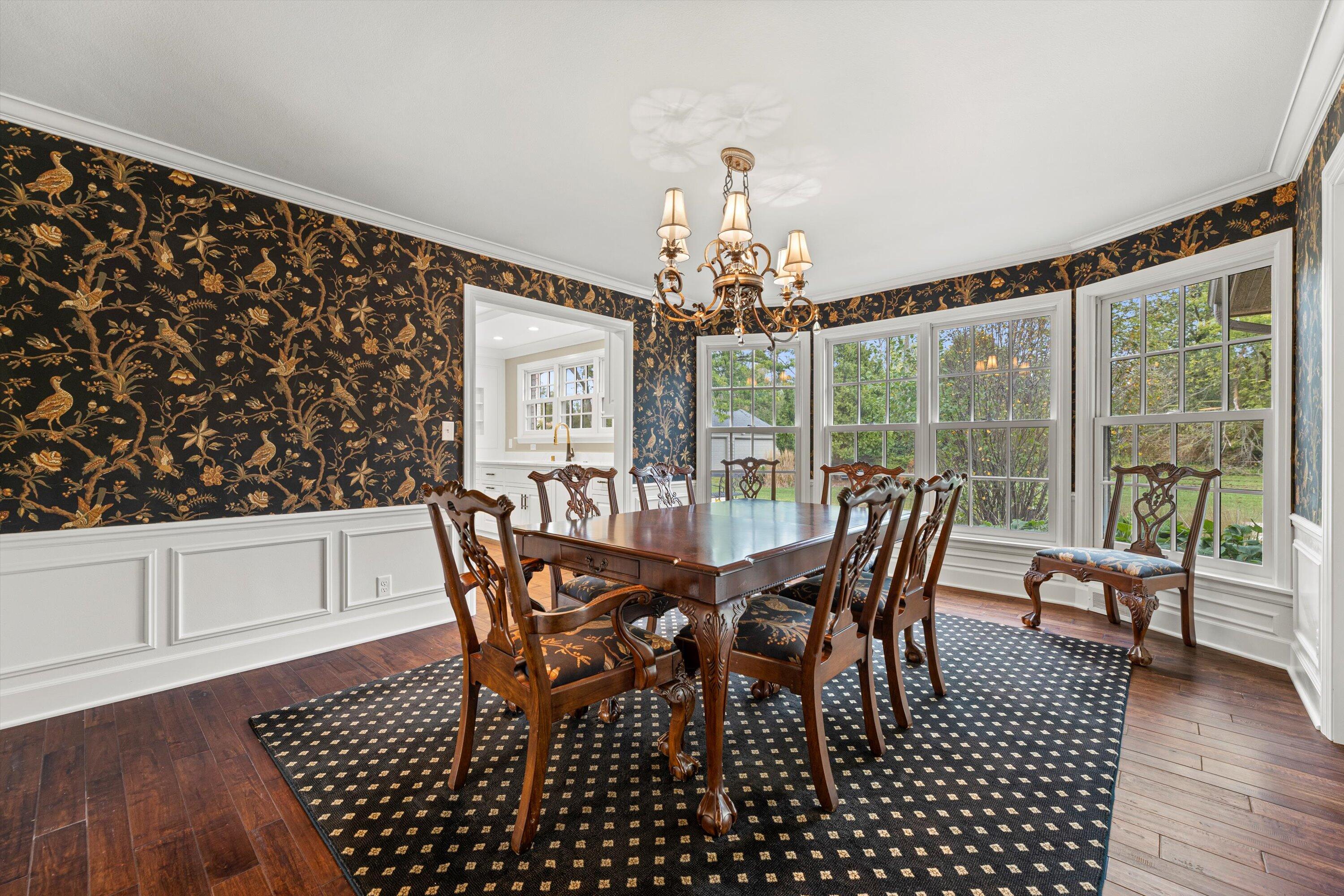 10060 North Range Line Road Mequon, WI 53092 - Photo 25 of 105 Luxurious wall paper