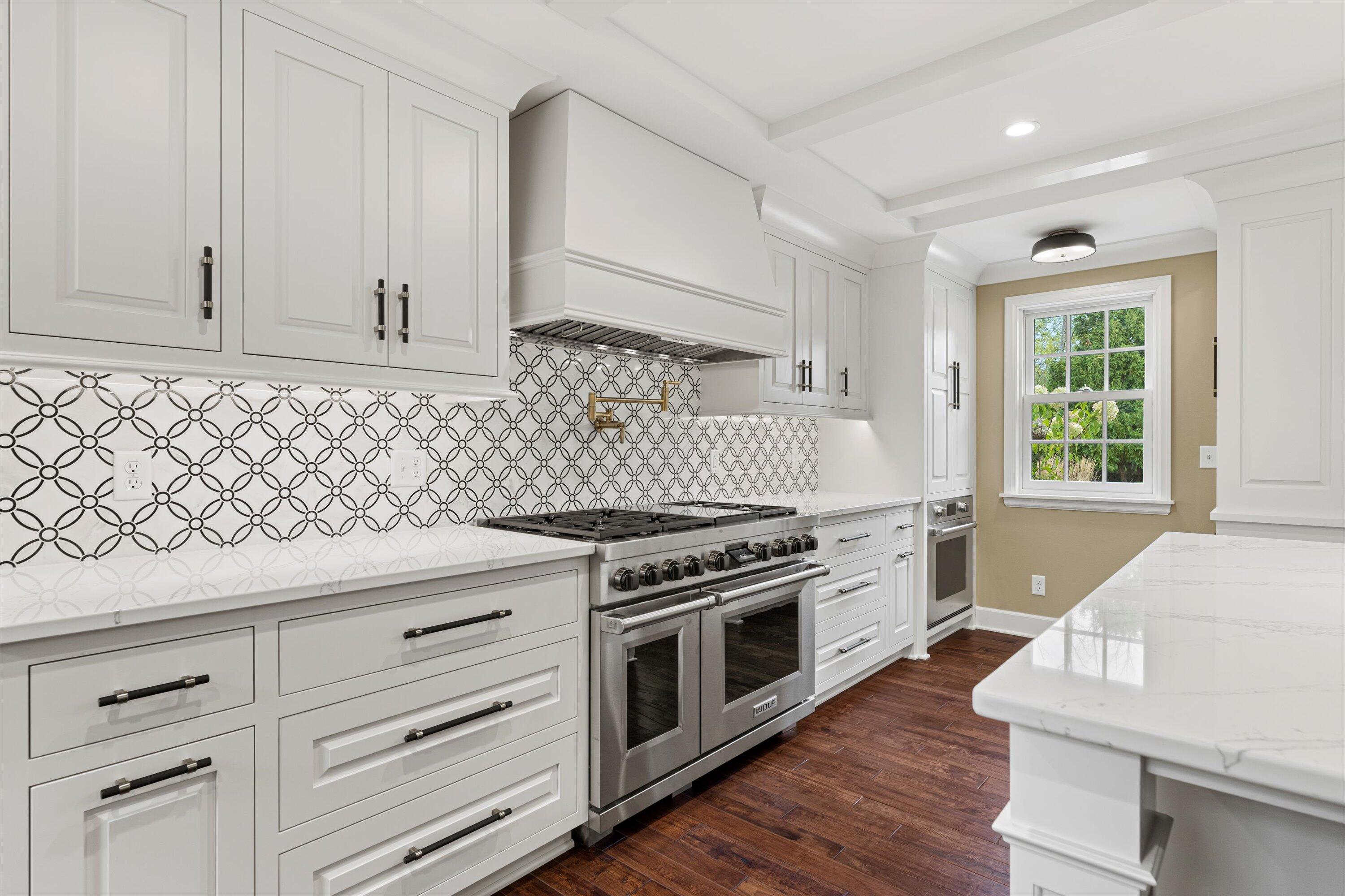 10060 North Range Line Road Mequon, WI 53092 - Photo 2 of 105 Wolf gas range 6 burners with a griddle