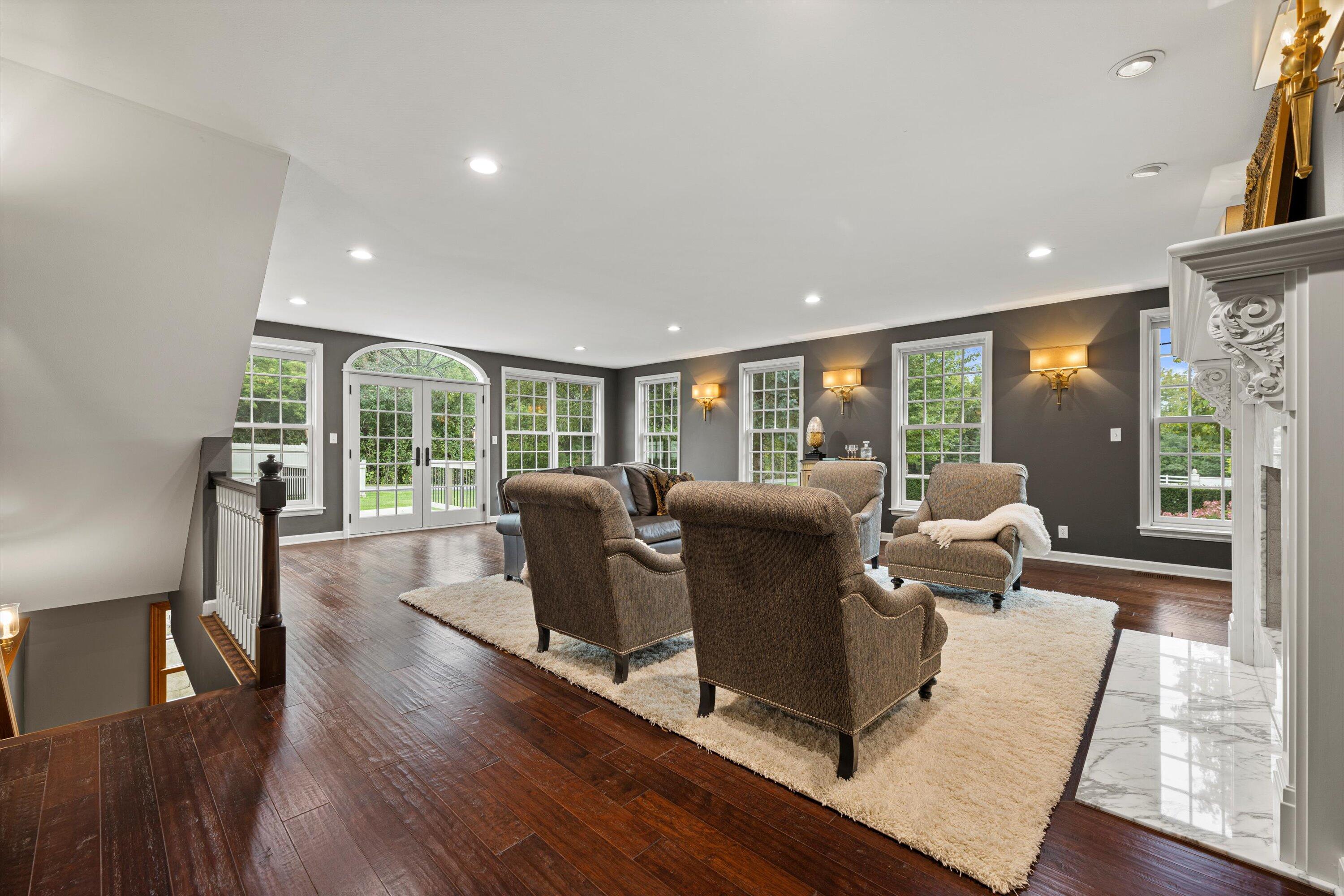 10060 North Range Line Road Mequon, WI 53092 - Photo 30 of 105 Well lit and numerous windows