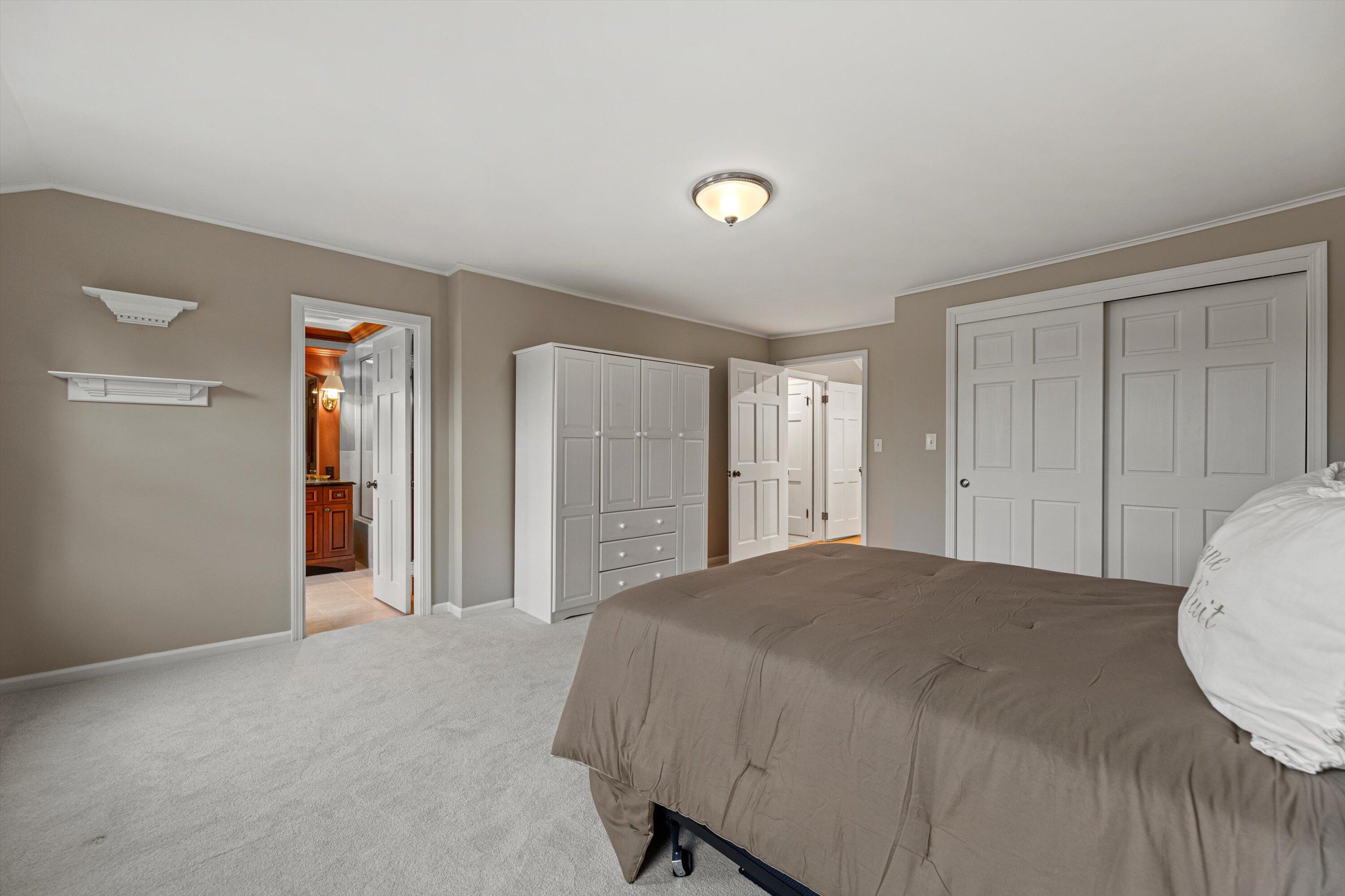 10060 North Range Line Road Mequon, WI 53092 - Photo 43 of 105 18x14