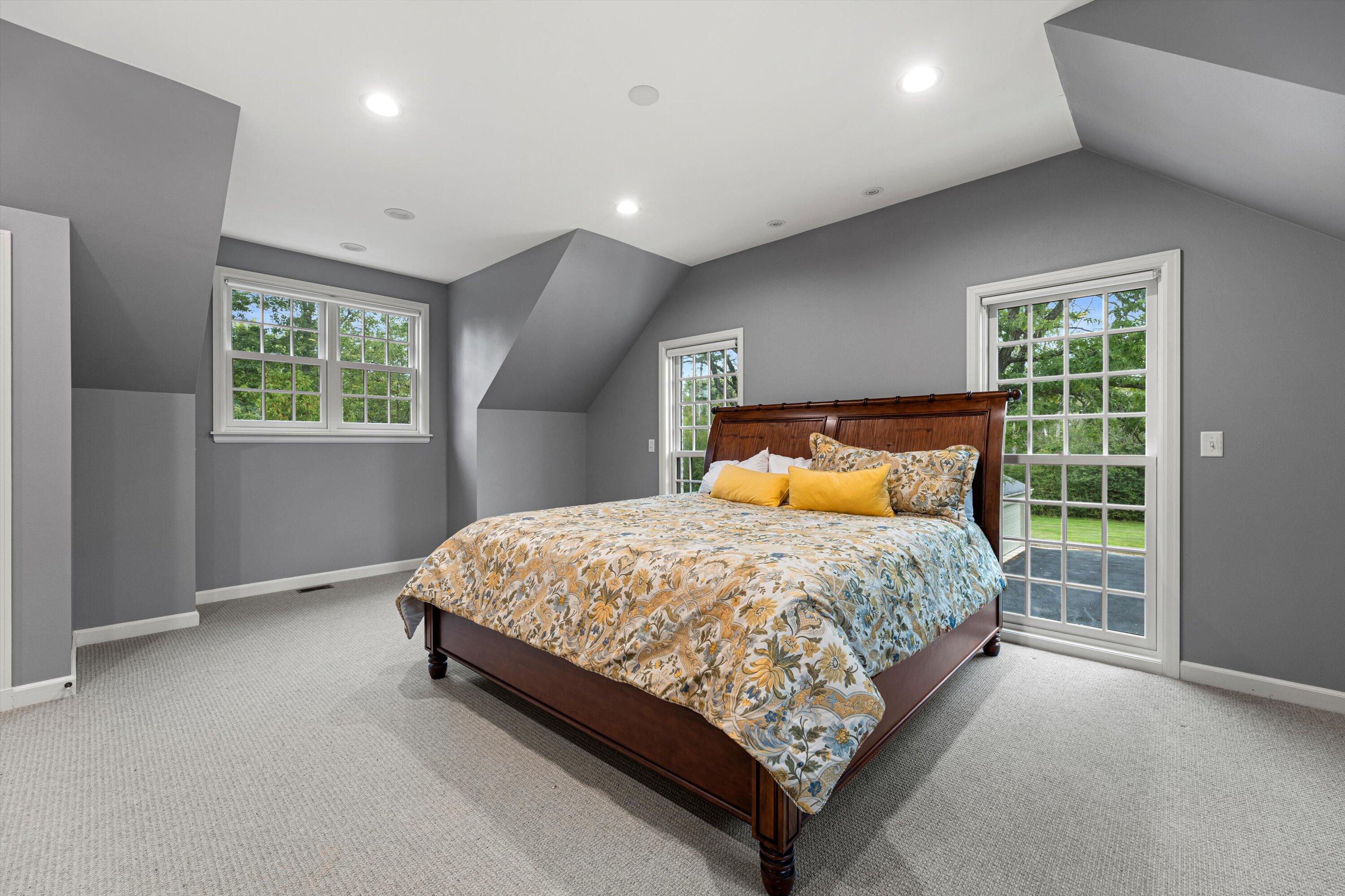 10060 North Range Line Road Mequon, WI 53092 - Photo 46 of 105 Au pair en-suite bedroom