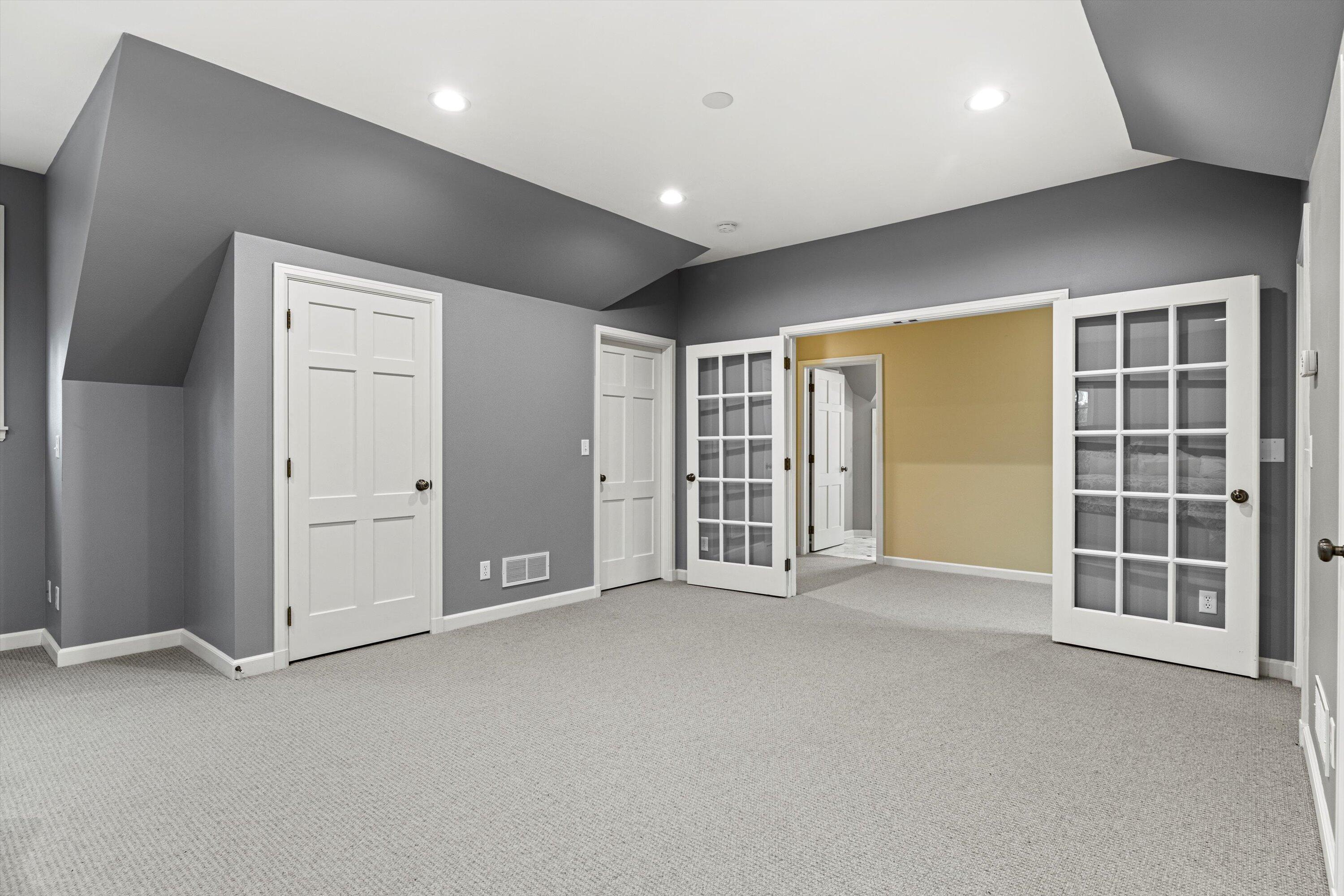 10060 North Range Line Road Mequon, WI 53092 - Photo 49 of 105 multiple closets