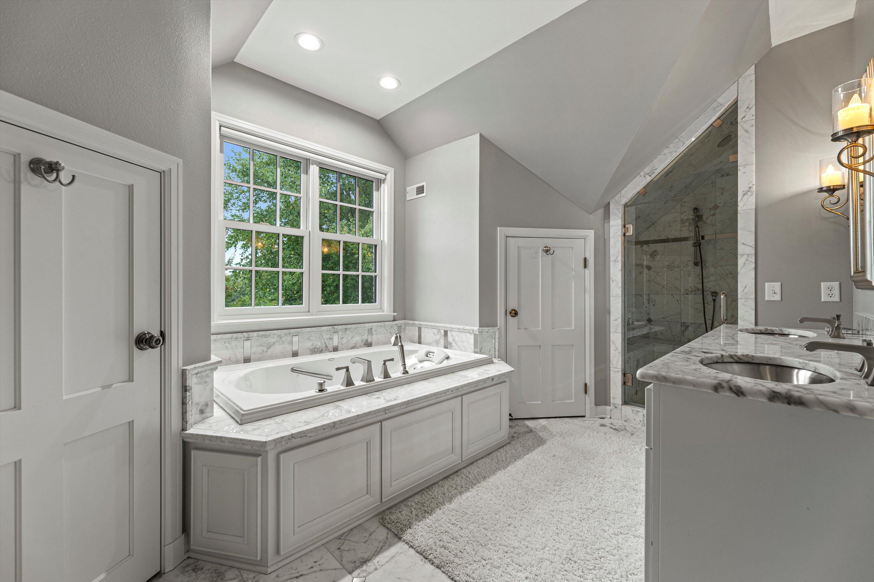 10060 North Range Line Road Mequon, WI 53092 - Photo 52 of 105 luxurious soaking tub