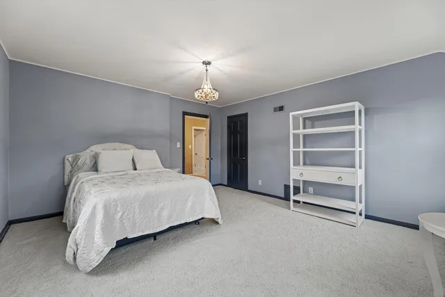 $2,690,000 | 10060 North Range Line Road, Mequon, WI 53092