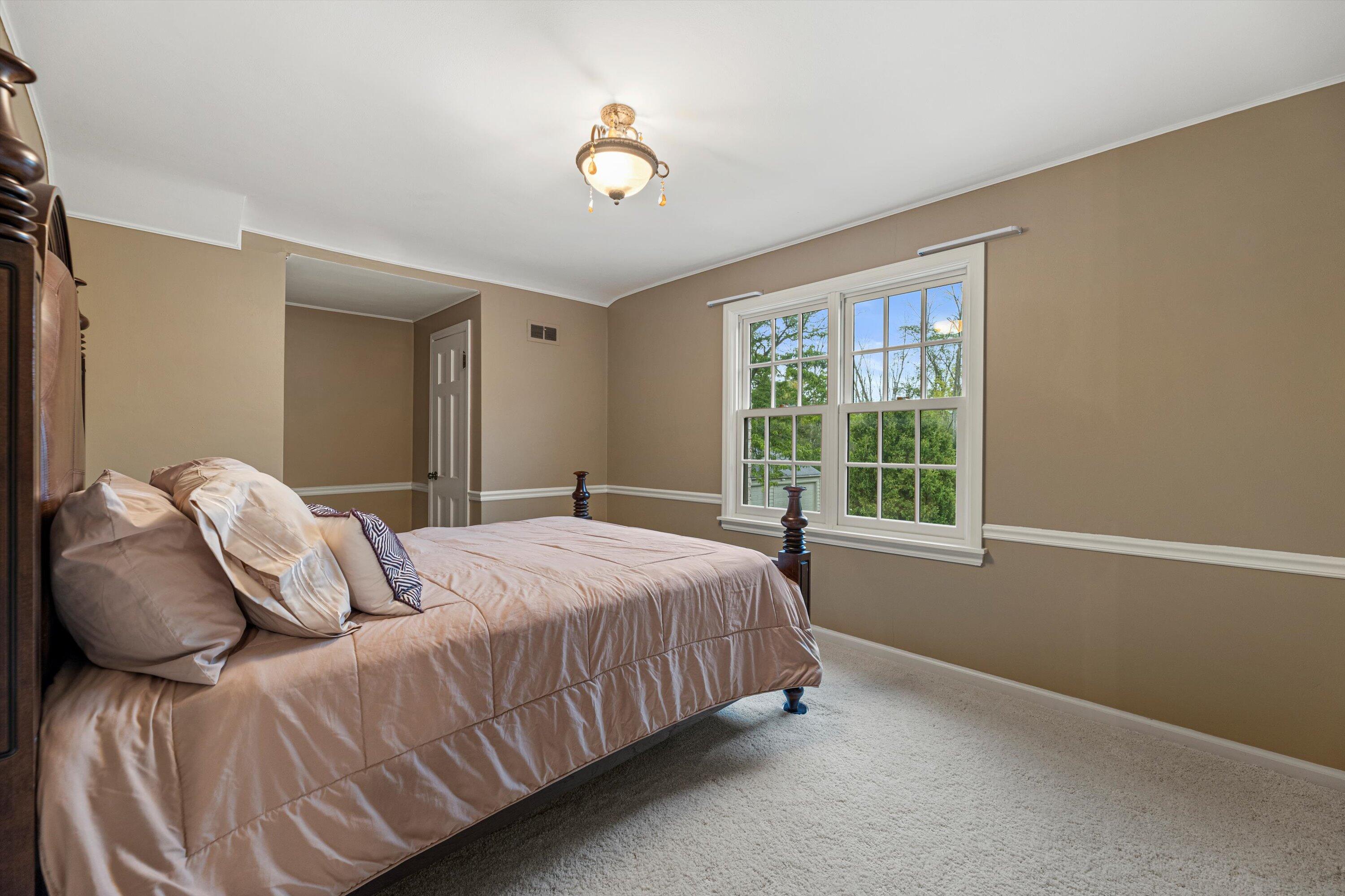 10060 North Range Line Road Mequon, WI 53092 - Photo 55 of 105 double closets