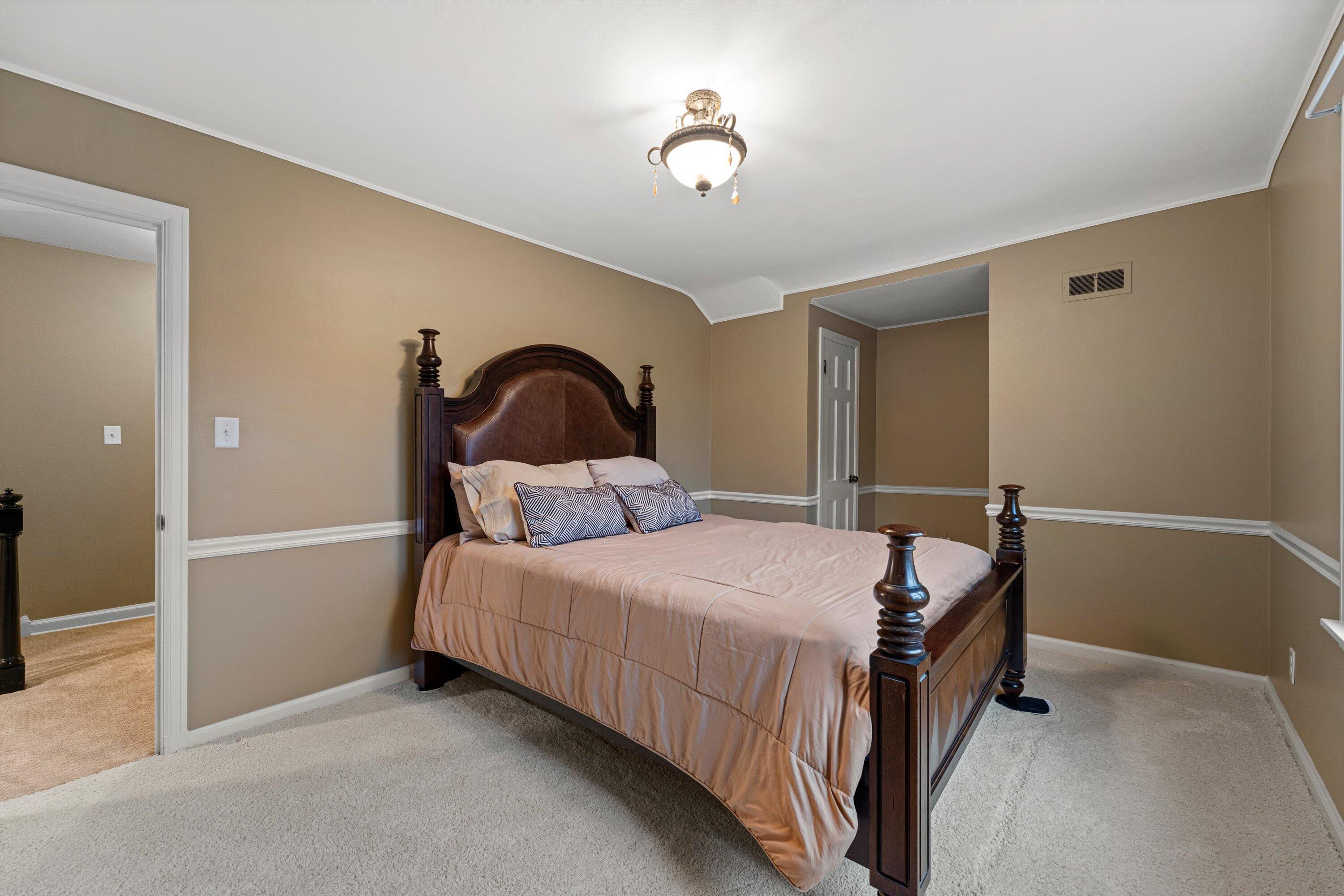 10060 North Range Line Road Mequon, WI 53092 - Photo 56 of 105 cedar closet within closet