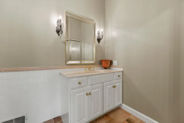 $2,690,000 | 10060 North Range Line Road, Mequon, WI 53092