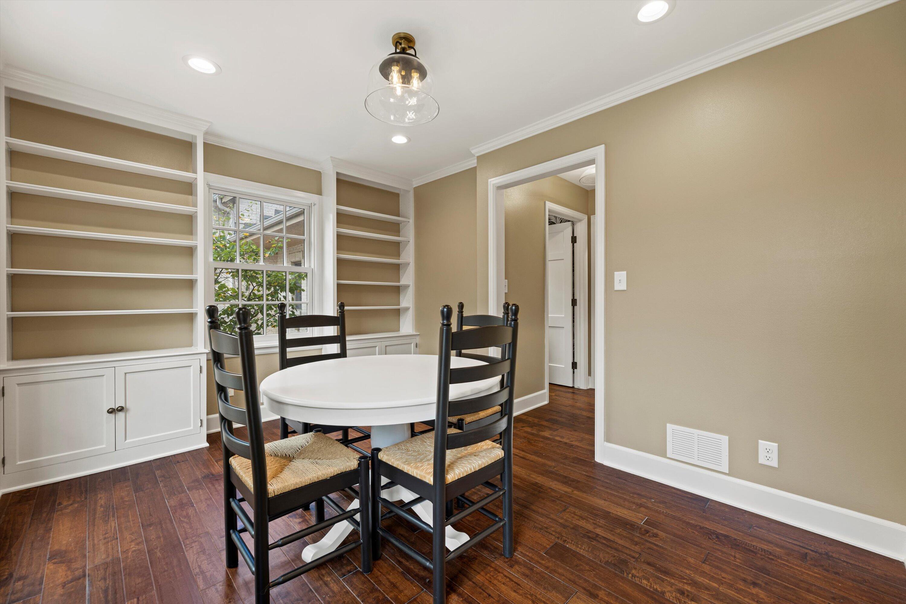 10060 North Range Line Road Mequon, WI 53092 - Photo 71 of 105 reading room