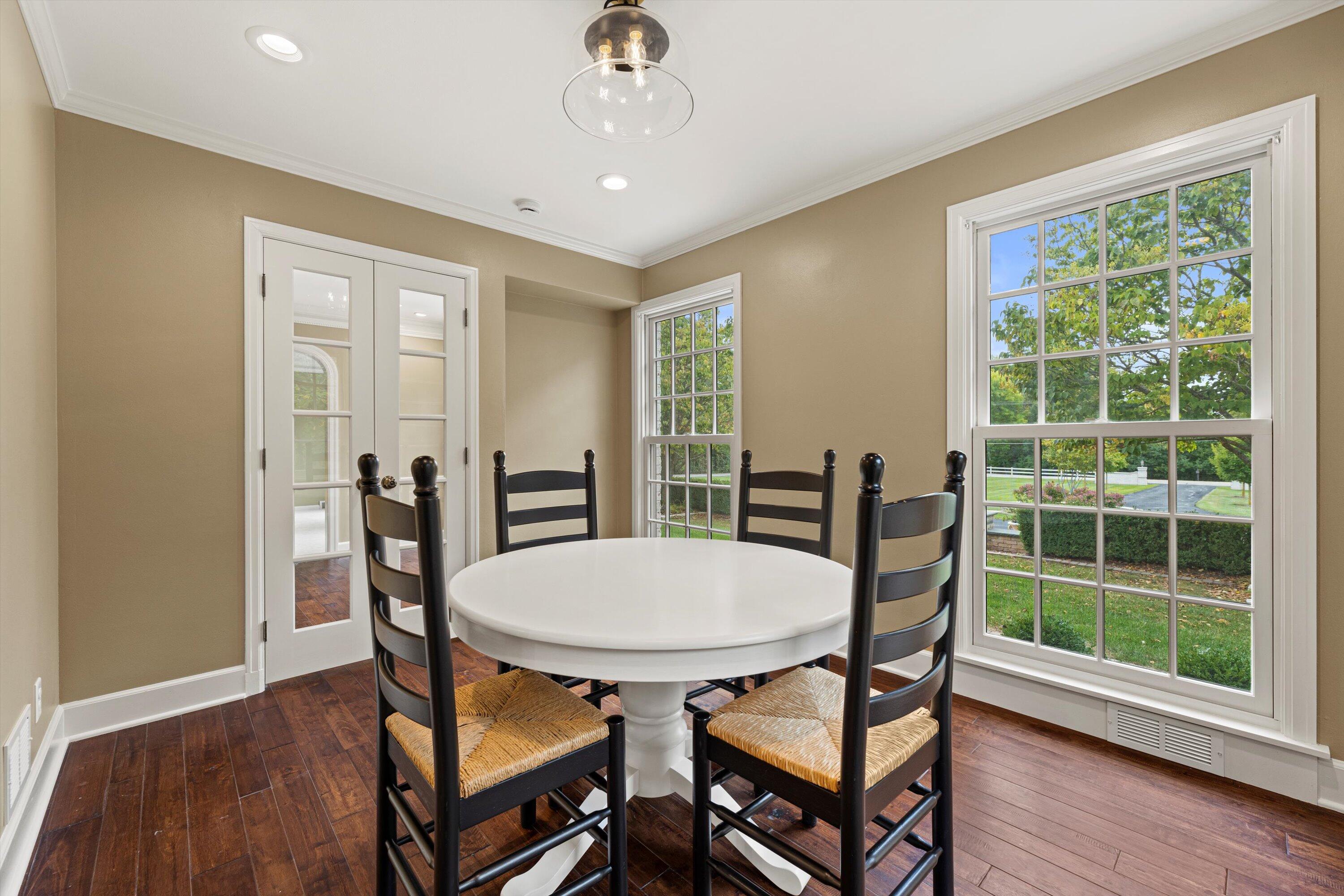 10060 North Range Line Road Mequon, WI 53092 - Photo 71 of 105 reading room