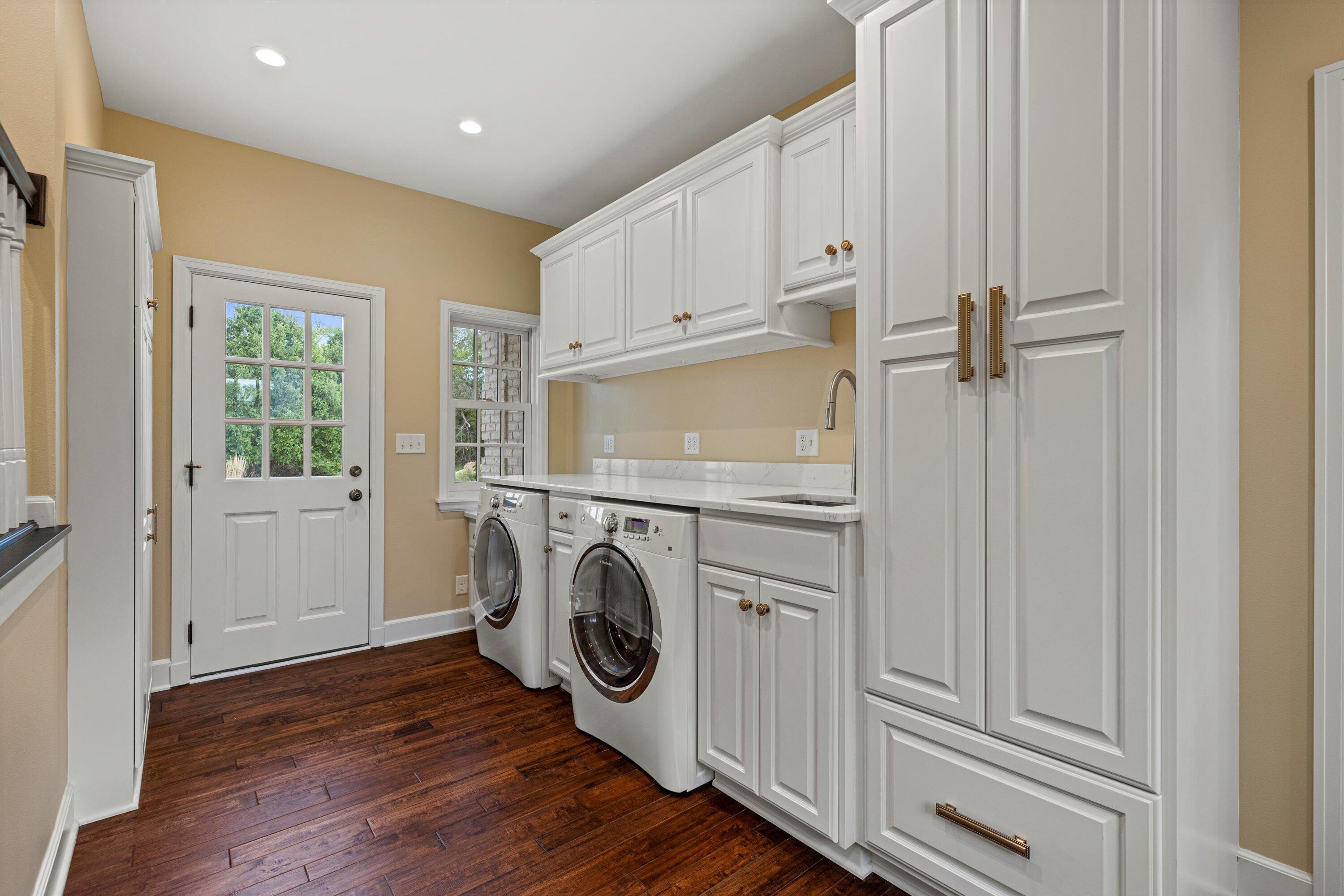 10060 North Range Line Road Mequon, WI 53092 - Photo 72 of 105 laundry