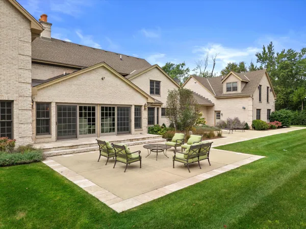 $2,690,000 | 10060 North Range Line Road, Mequon, WI 53092