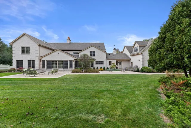 $2,690,000 | 10060 North Range Line Road, Mequon, WI 53092