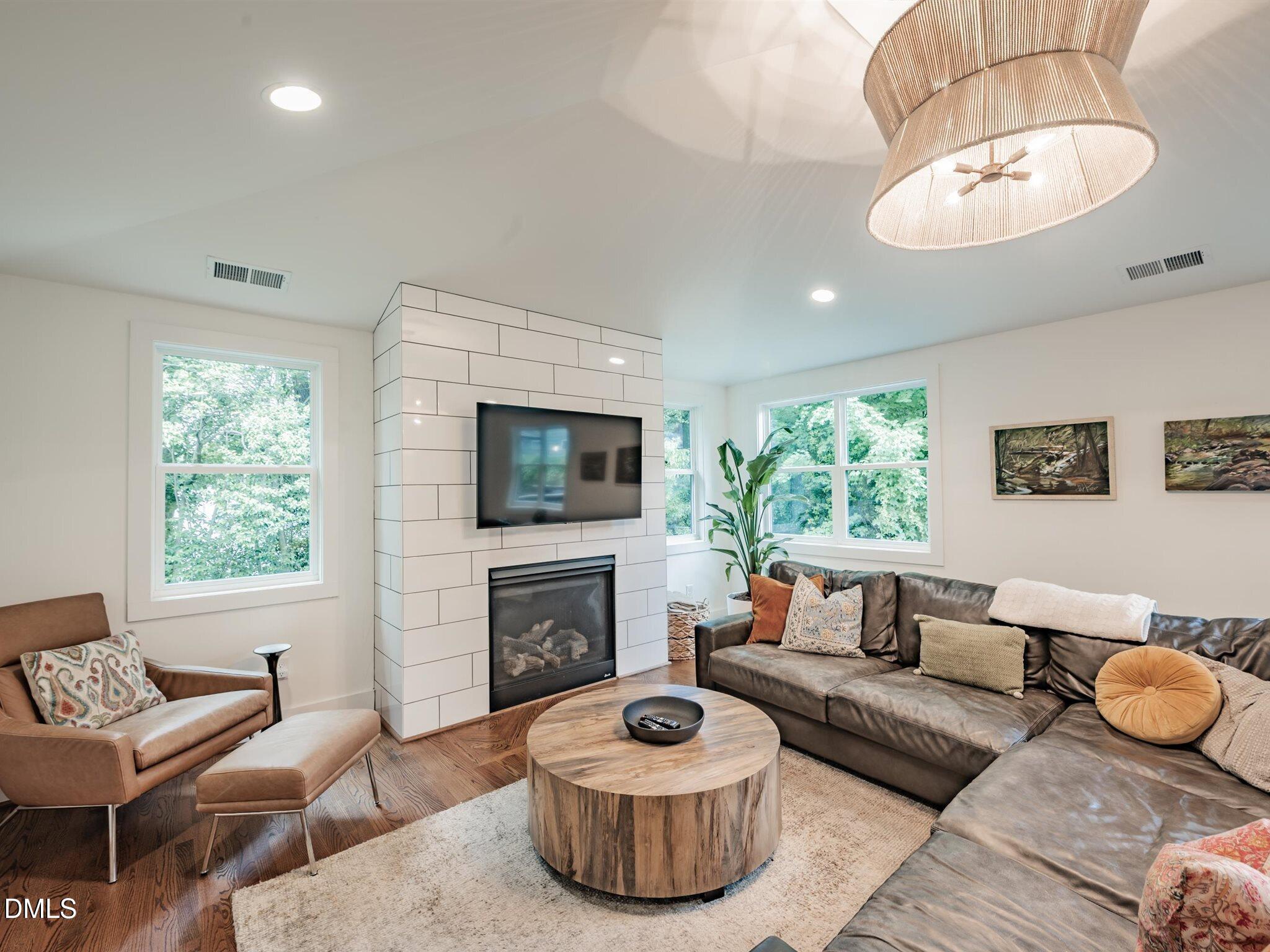 828 Woodburn Road Raleigh, NC 27605 - Photo 29 of 76 31-Living Room