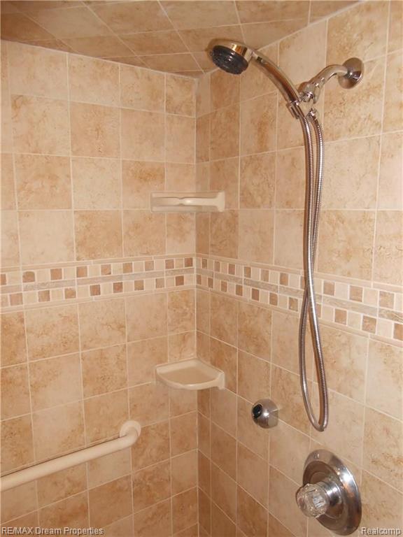 336 Meadowlake Road Canton, MI 48188 - Photo 14 of 40