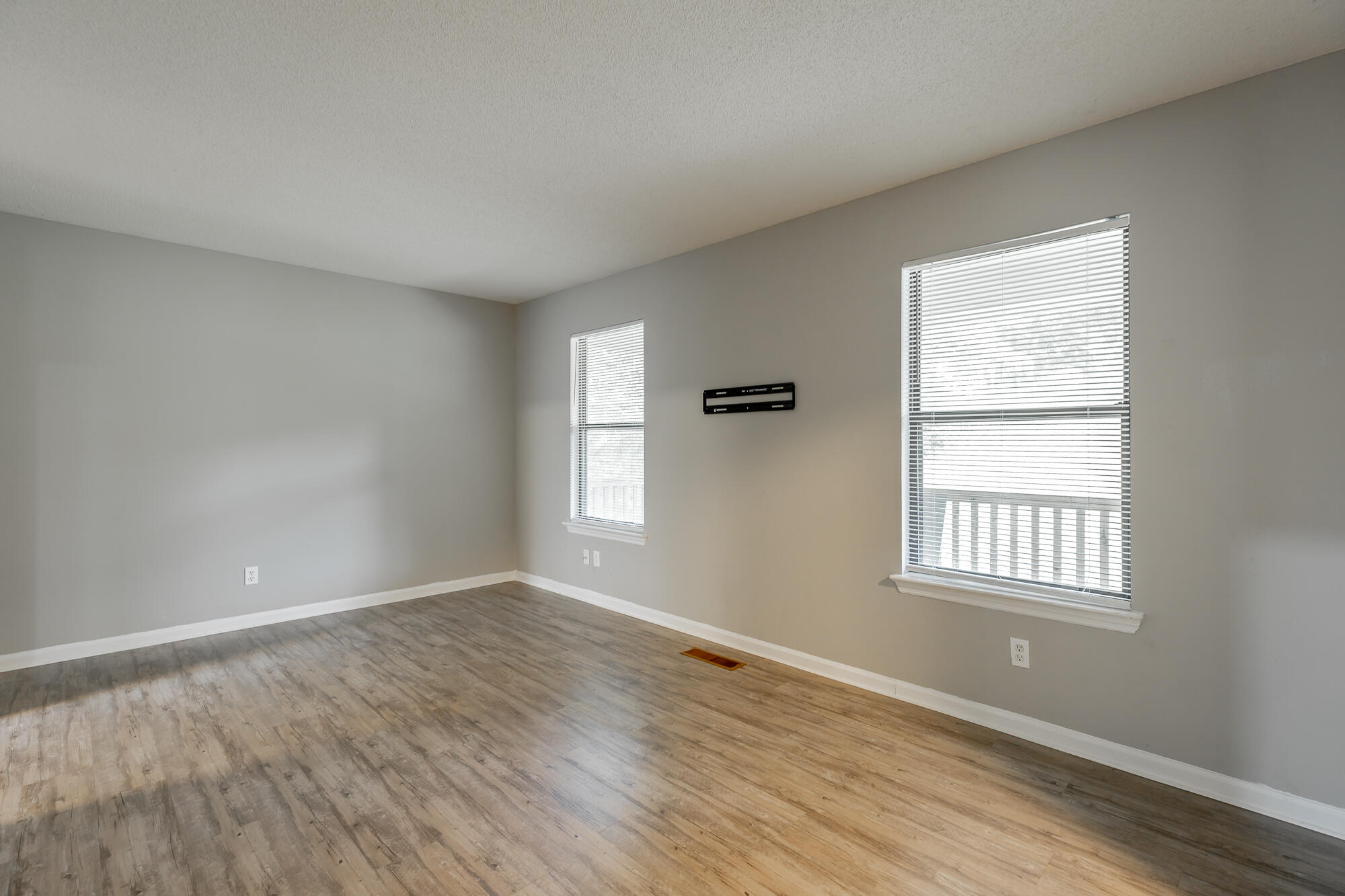 710 Hurricane Creek Road Chattanooga, TN 37421 - Photo 13 of 67 Living Room