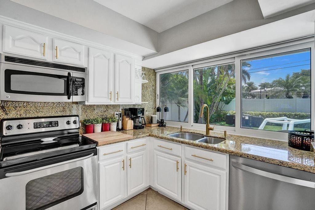 2080 Northeast 65th Street Fort Lauderdale, FL 33308 - Photo 29 of 38