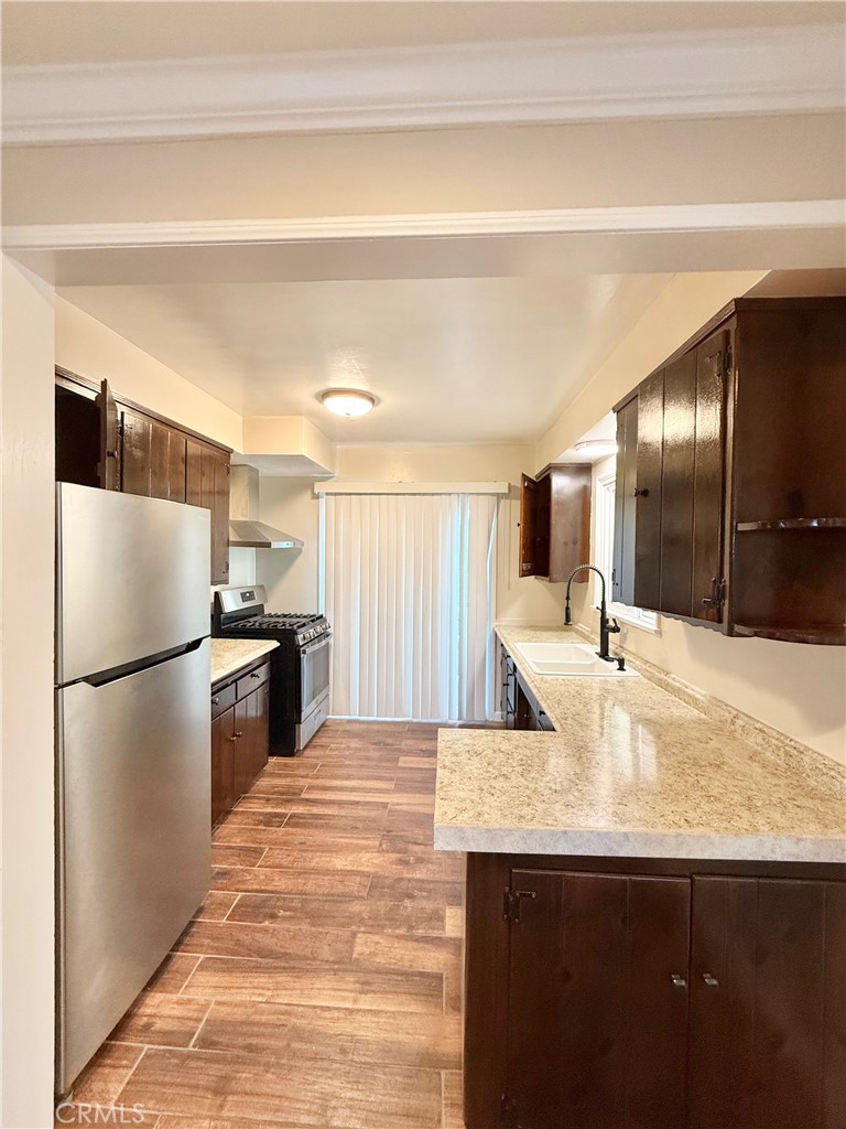 24 10th Court Hermosa Beach, CA 90254 - Photo 12 of 31 a kitchen with refrigerator and chairs