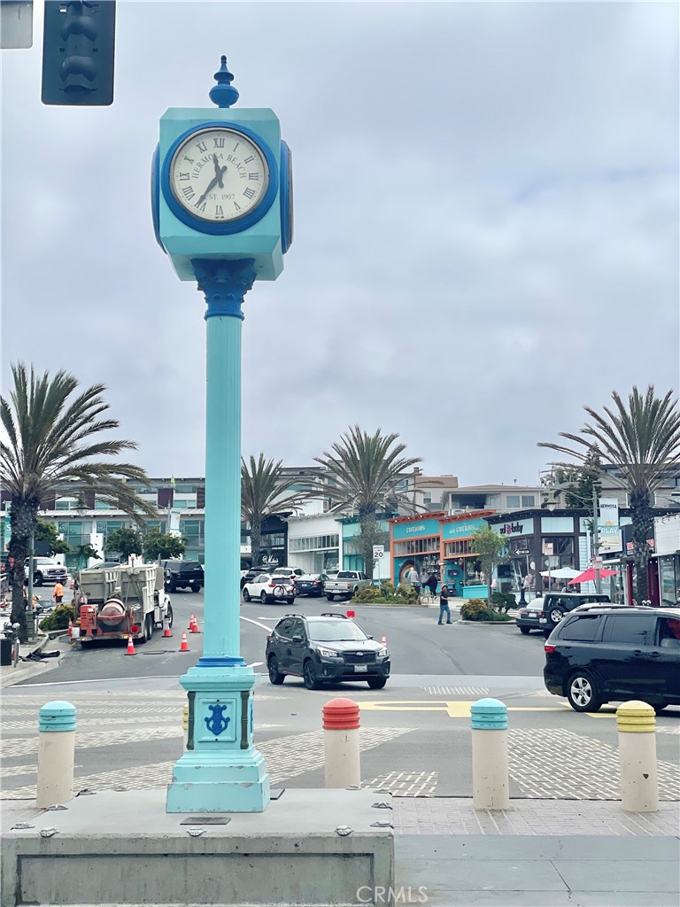 24 10th Court Hermosa Beach, CA 90254 - Photo 28 of 31 a view of outdoor space with garden view and car parked