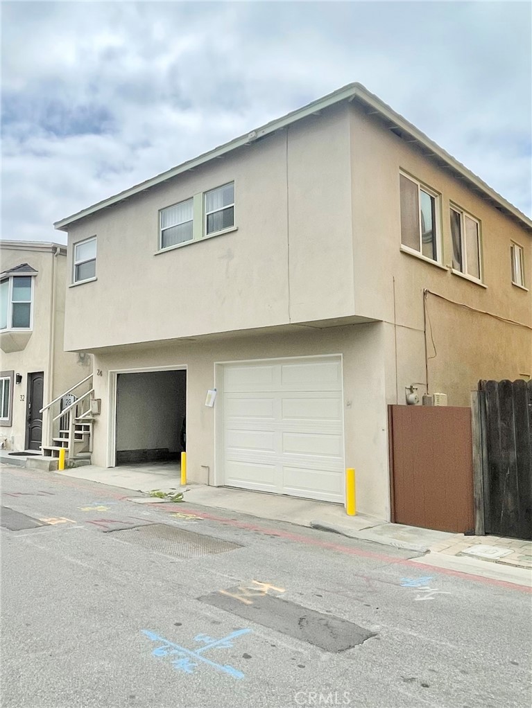 24 10th Court Hermosa Beach, CA 90254 - Photo 31 of 31 a house view with a outdoor space
