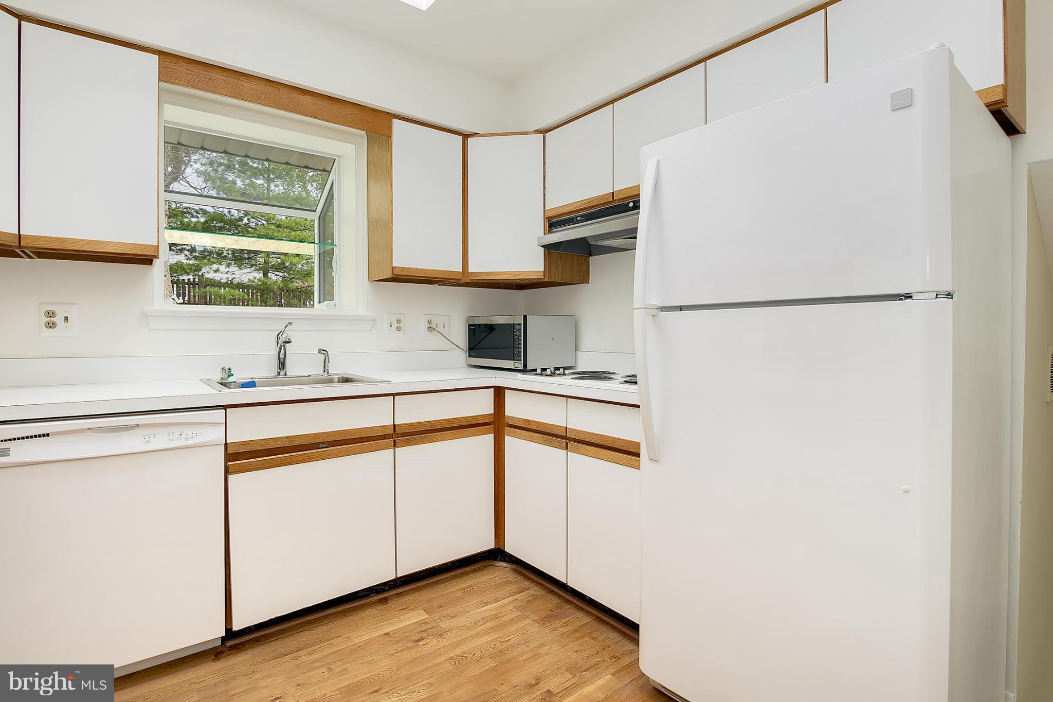 5305 Ravensworth Road Springfield, VA 22151 - Photo 13 of 30 Kitchen