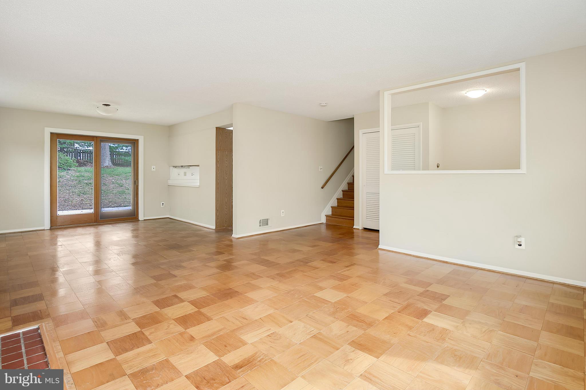 5305 Ravensworth Road Springfield, VA 22151 - Photo 5 of 30 Living Room
