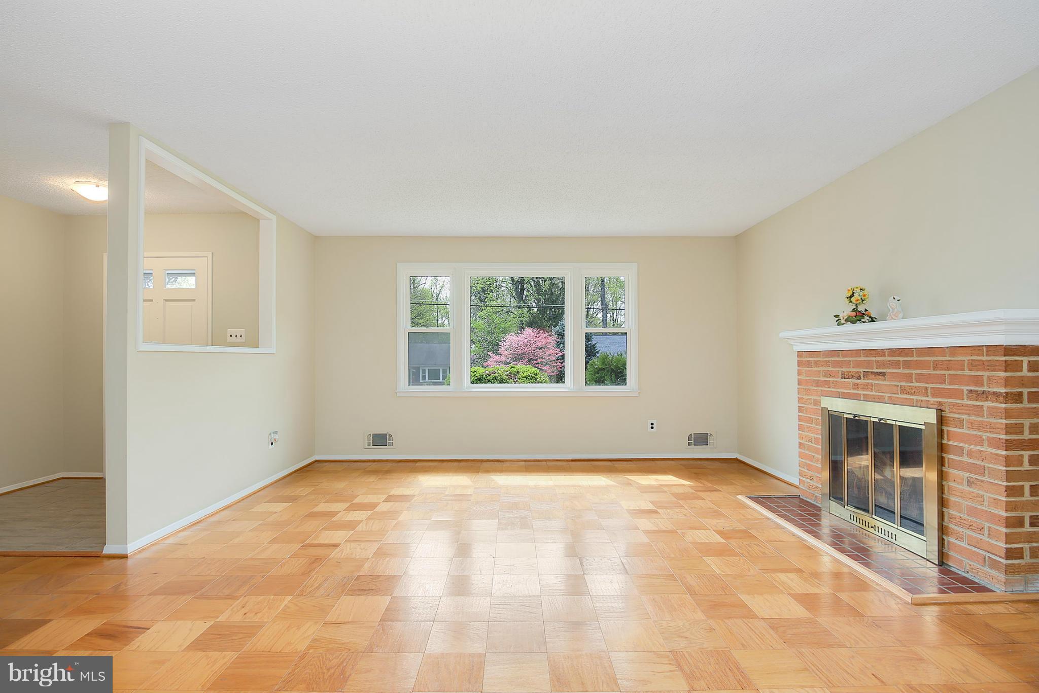 5305 Ravensworth Road Springfield, VA 22151 - Photo 6 of 30 Living Room