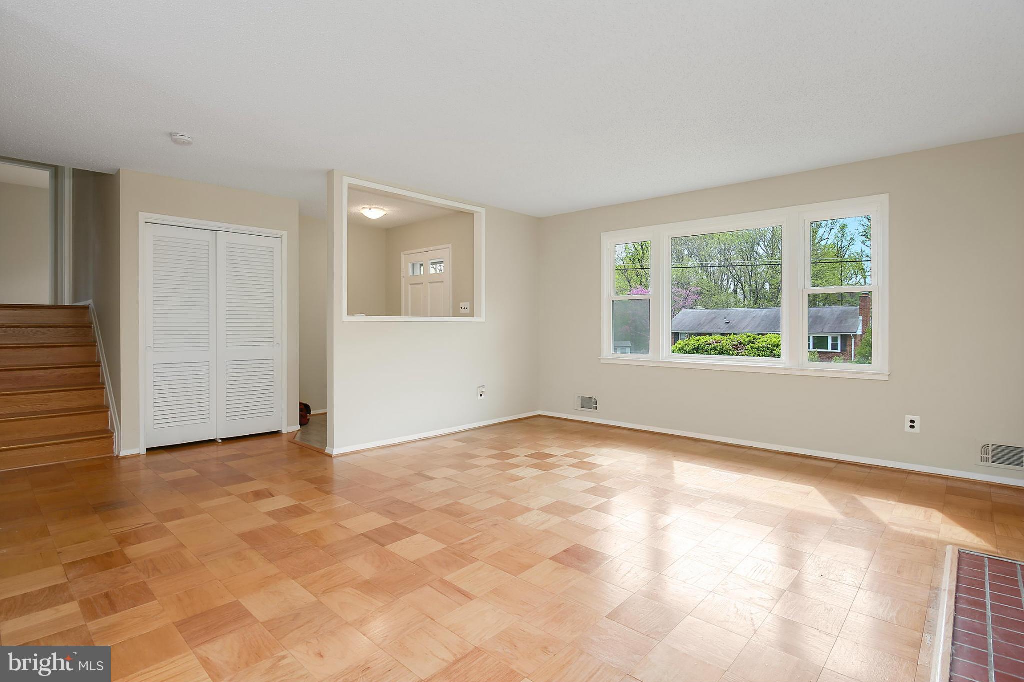 5305 Ravensworth Road Springfield, VA 22151 - Photo 8 of 30 Living Room