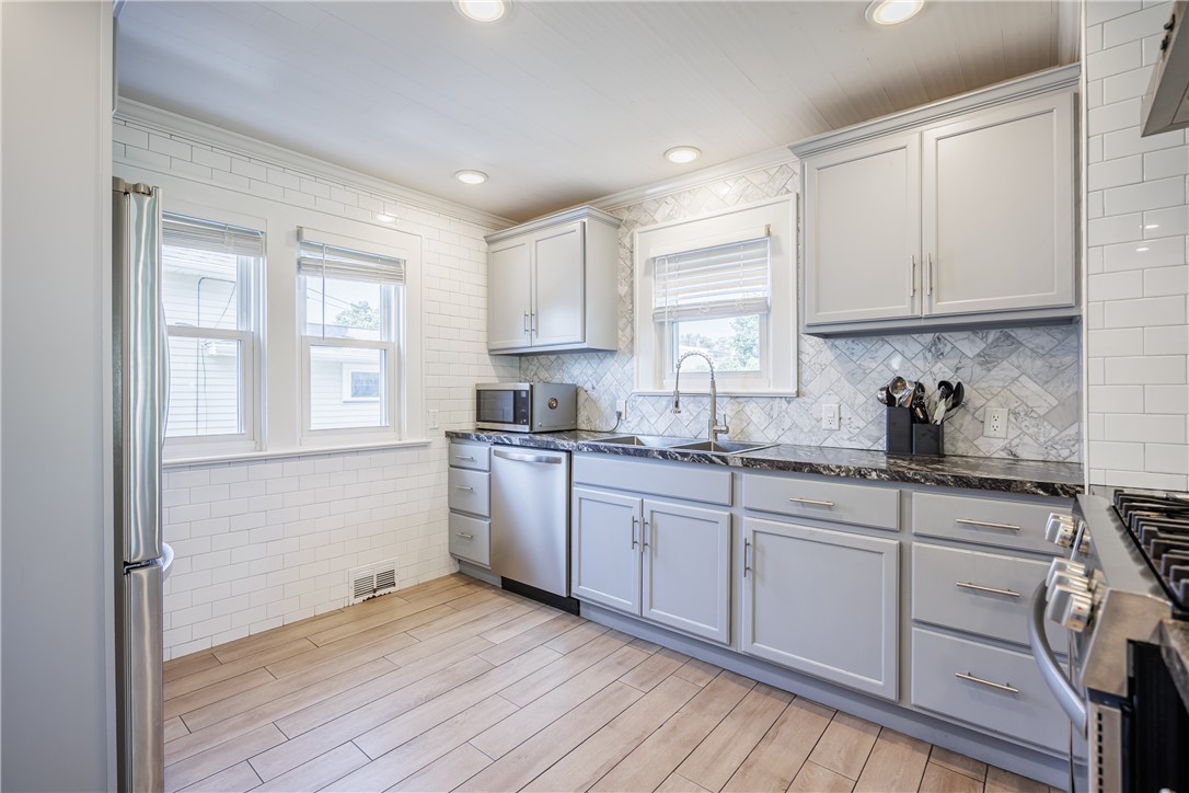 179 Woodcrest Road Greece, NY 14616 - Photo 8 of 27