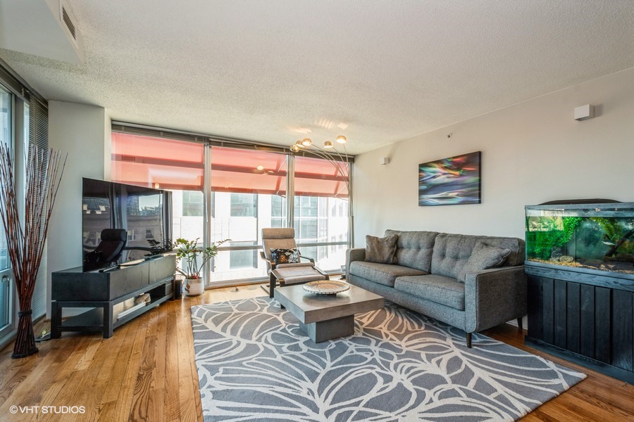 800 Elgin Road, Unit 517 Evanston, IL 60201 - Photo 4 of 20 a living room with furniture and a large window