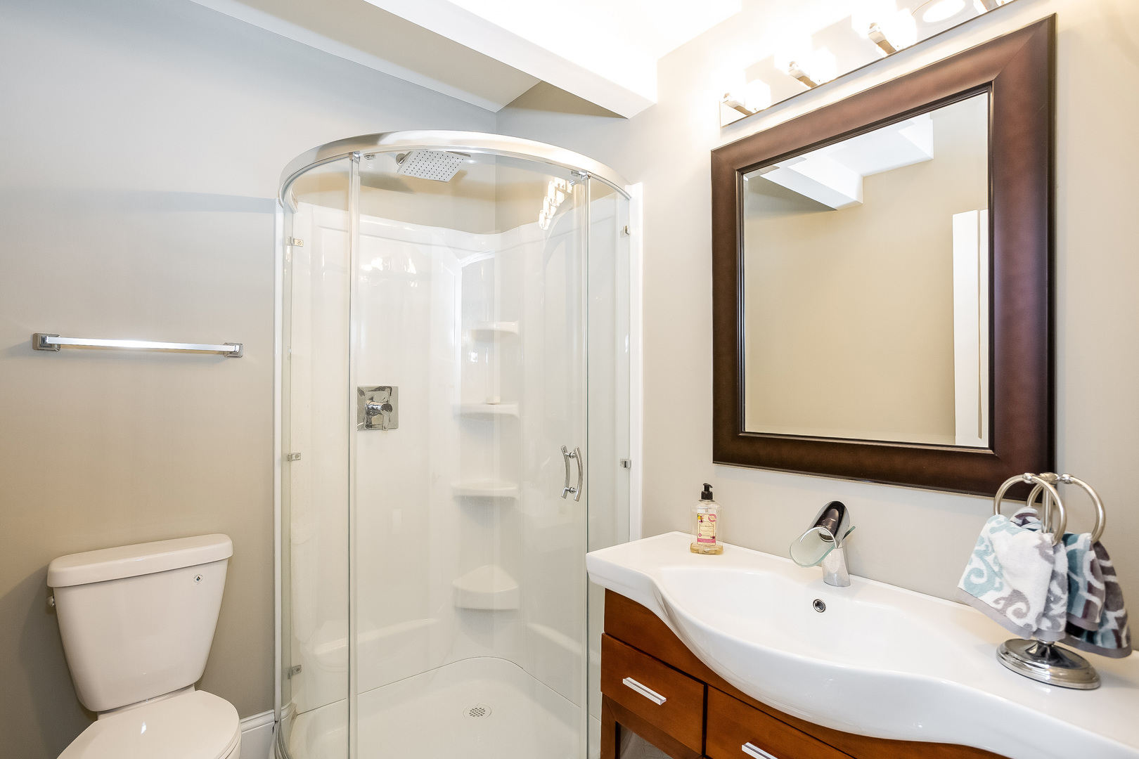 192 Riverside Road Riverside, IL 60546 - Photo 19 of 56 a bathroom with a toilet a sink and a mirror