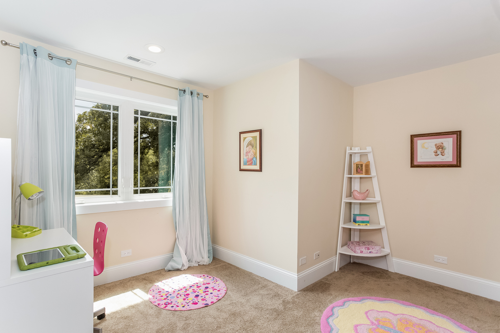 192 Riverside Road Riverside, IL 60546 - Photo 28 of 56 a view of an empty room with a window