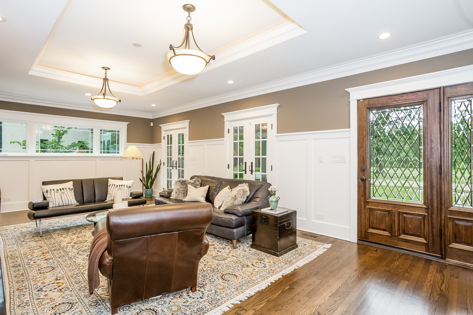 192 Riverside Road Riverside, IL 60546 - Photo 4 of 56 a living room with furniture and wooden floor
