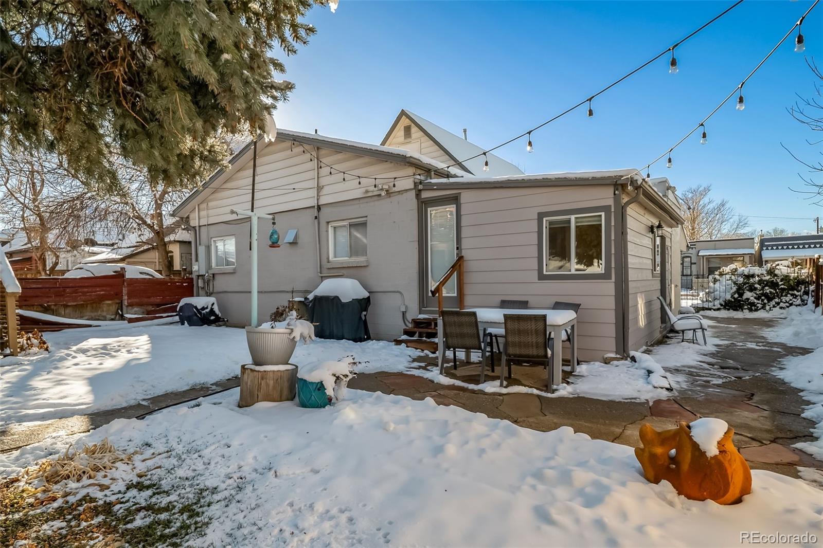 3536 North Williams Street, Unit 1 5 Denver, CO 80205 - Photo 15 of 15 a view of a patio with a table and chairs under an umbrella