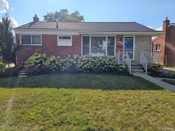 $1,950 | 447 Gilman Street, Garden City, MI 48135