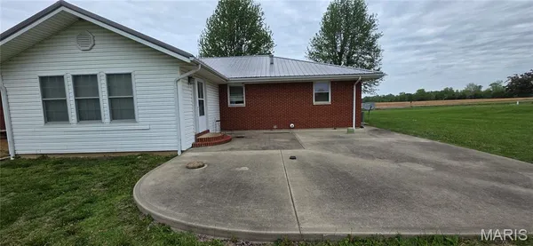 $245,000 | 1432 West Pine Street, Percy, IL 62272