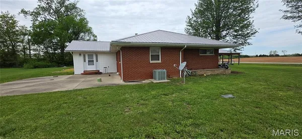 $245,000 | 1432 West Pine Street, Percy, IL 62272
