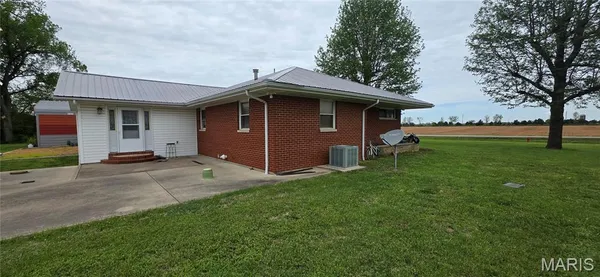 $245,000 | 1432 West Pine Street, Percy, IL 62272
