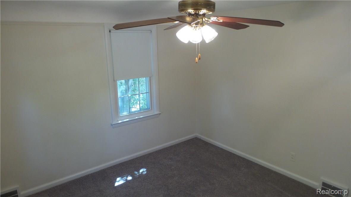 879 Hampton Road Grosse Pointe, MI 48236 - Photo 26 of 44 20160808_121744.jpg
