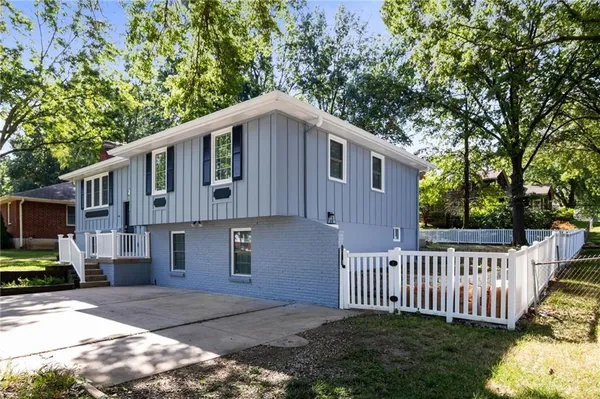 $349,900 | 1605 Northeast 69th Terrace, Gladstone, MO 64118