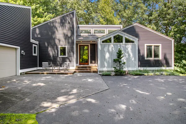 $589,000 | 5410 West Oak Ridge Road, Ludington, MI 49431